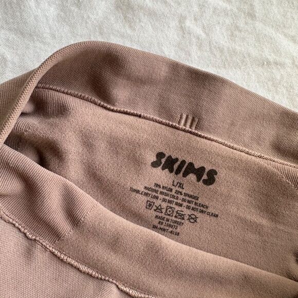 SKIMS Seamless Sculpt Mid Waist Thong L Sienna Brand New - Picture 7 of 7